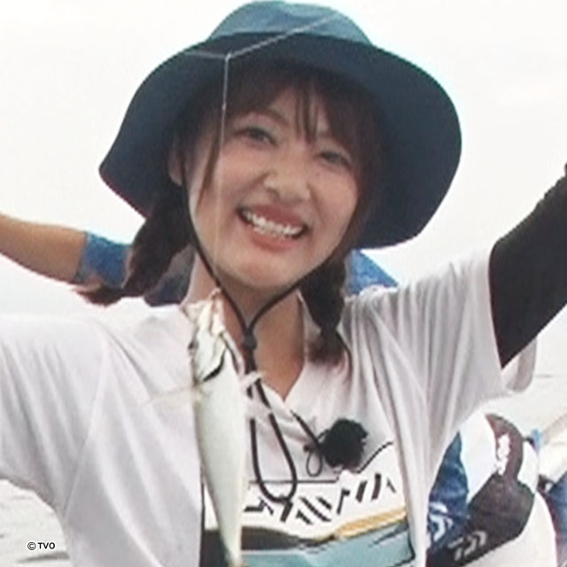晴山　由梨